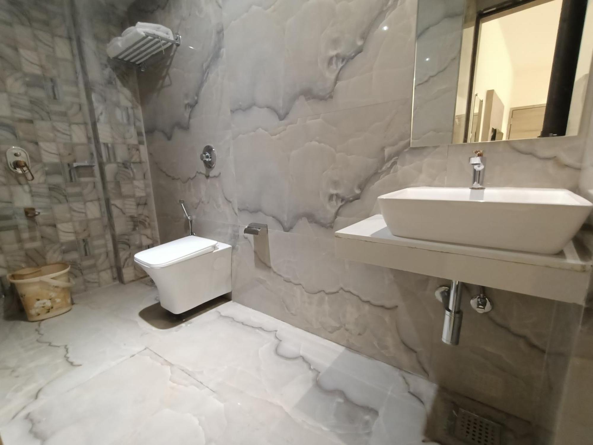 Beverly Palace Santacruz - Near Bkc - Airport T1 Mumbai (Bombay)