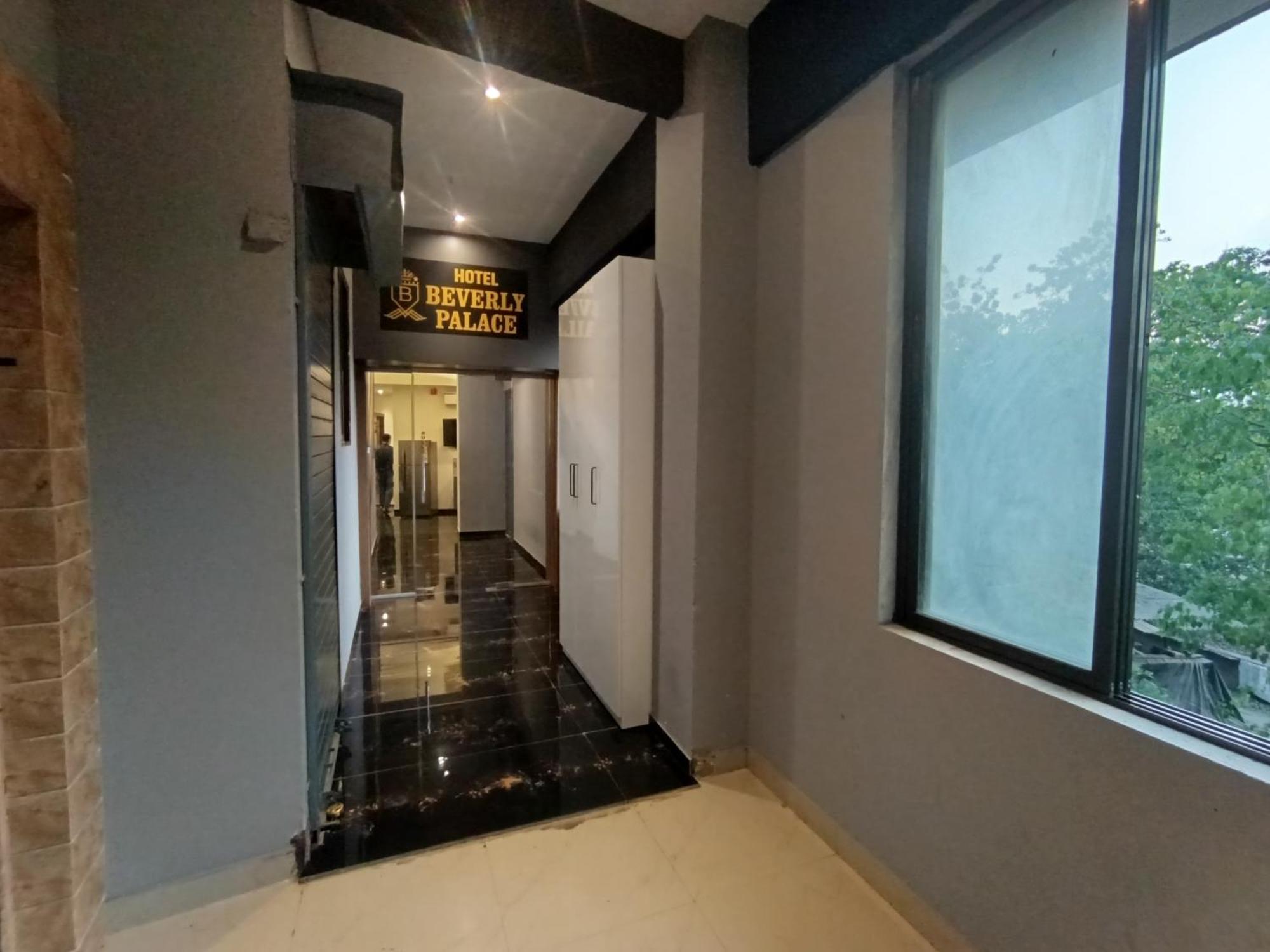 Beverly Palace Santacruz - Near Bkc - Airport T1 Mumbai (Bombay)
